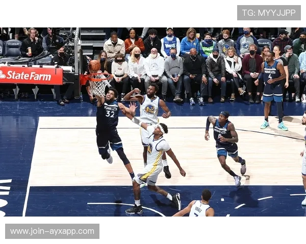 切尔西科尔威尔后防断球后长传助攻：洞察防线转换的艺术